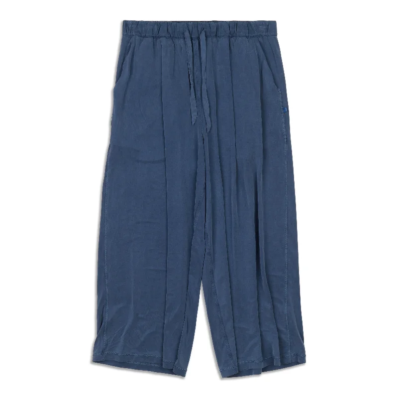 Weekend Specials Just for You Flow In Elegance Crop - Resale