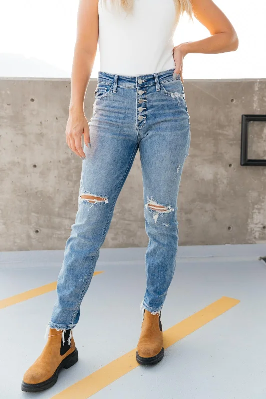 Weekend Wonders Await! The Traveler Button Fly Denim