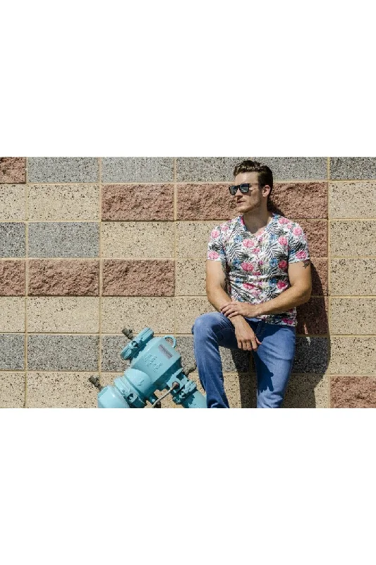 Weekend Offers That Amaze Pop Floral Print V-Neck T-Shirt